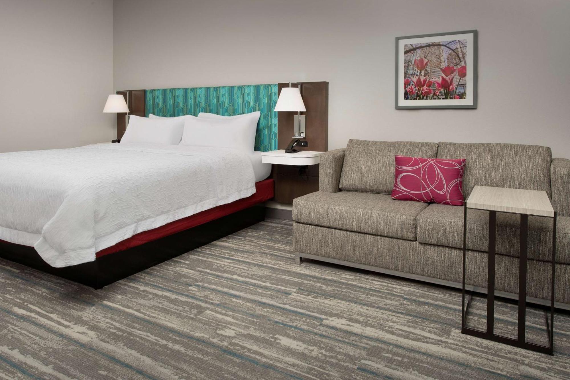 Hampton Inn & Suites Charlotte Airport Lake Pointe Exterior photo